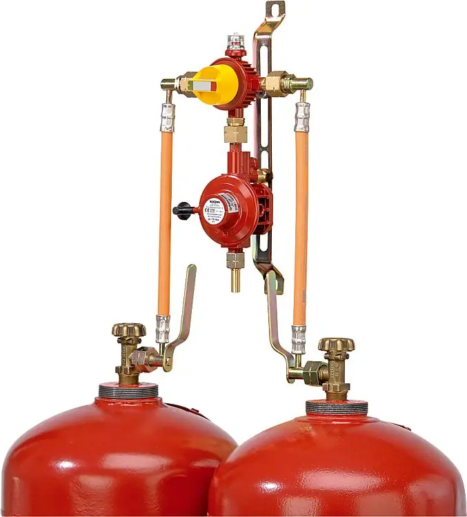 Vierflaschenanlage Autom.Zuschaltvent.4kg/h 50mbar für Flaschen 33kg Preisknaller